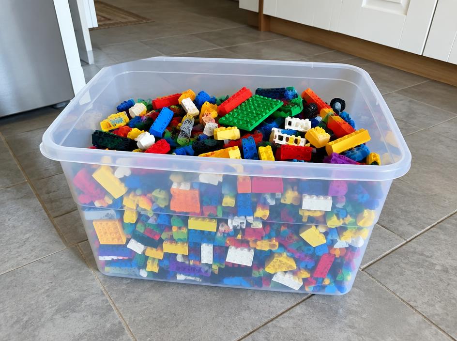 Big tub of mixed LEGO (5kg)