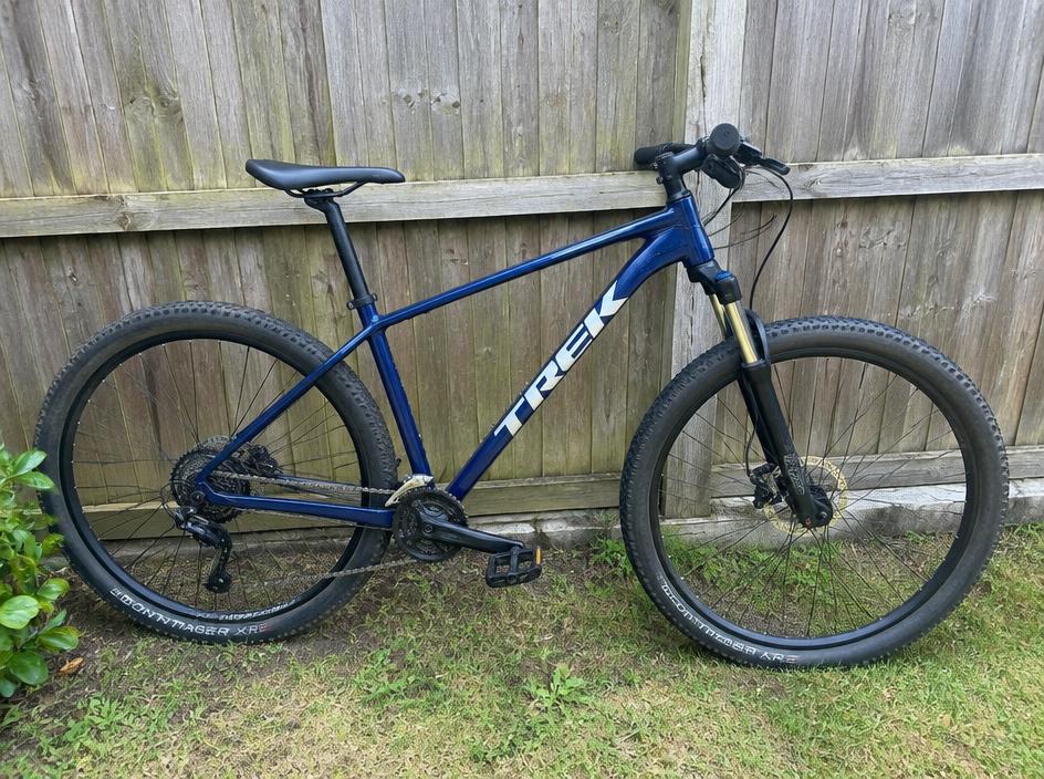 Carrera mountain bike (M frame)