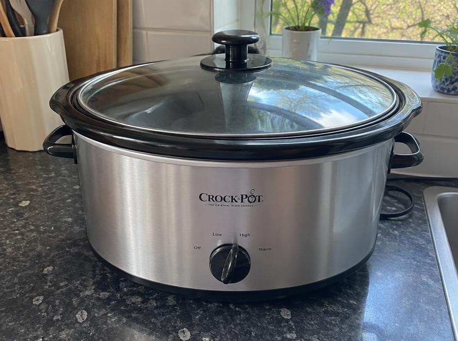 Large slow cooker