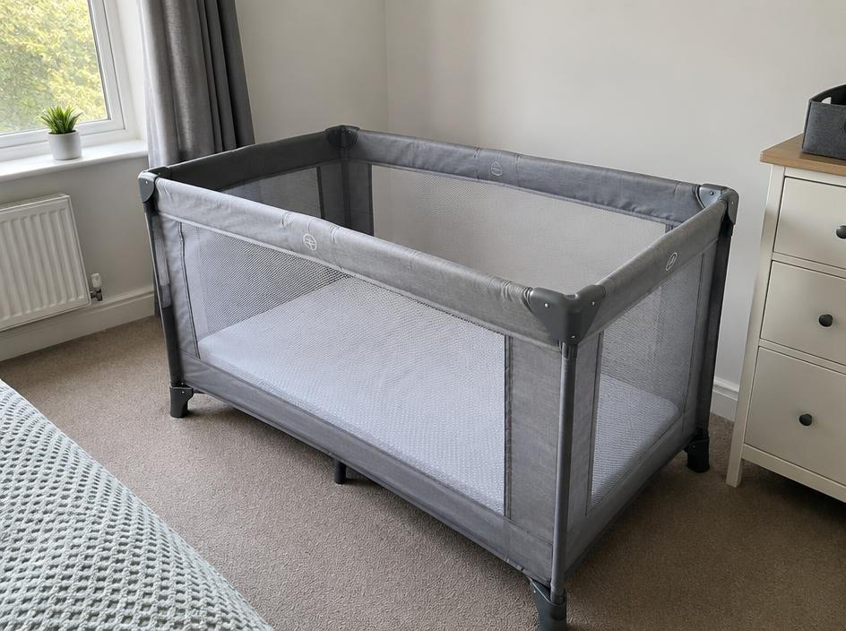 Travel cot + mattress