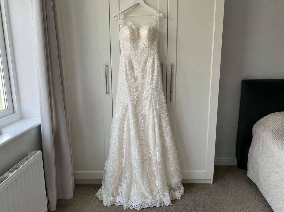 Ivory lace wedding dress (size 12)
